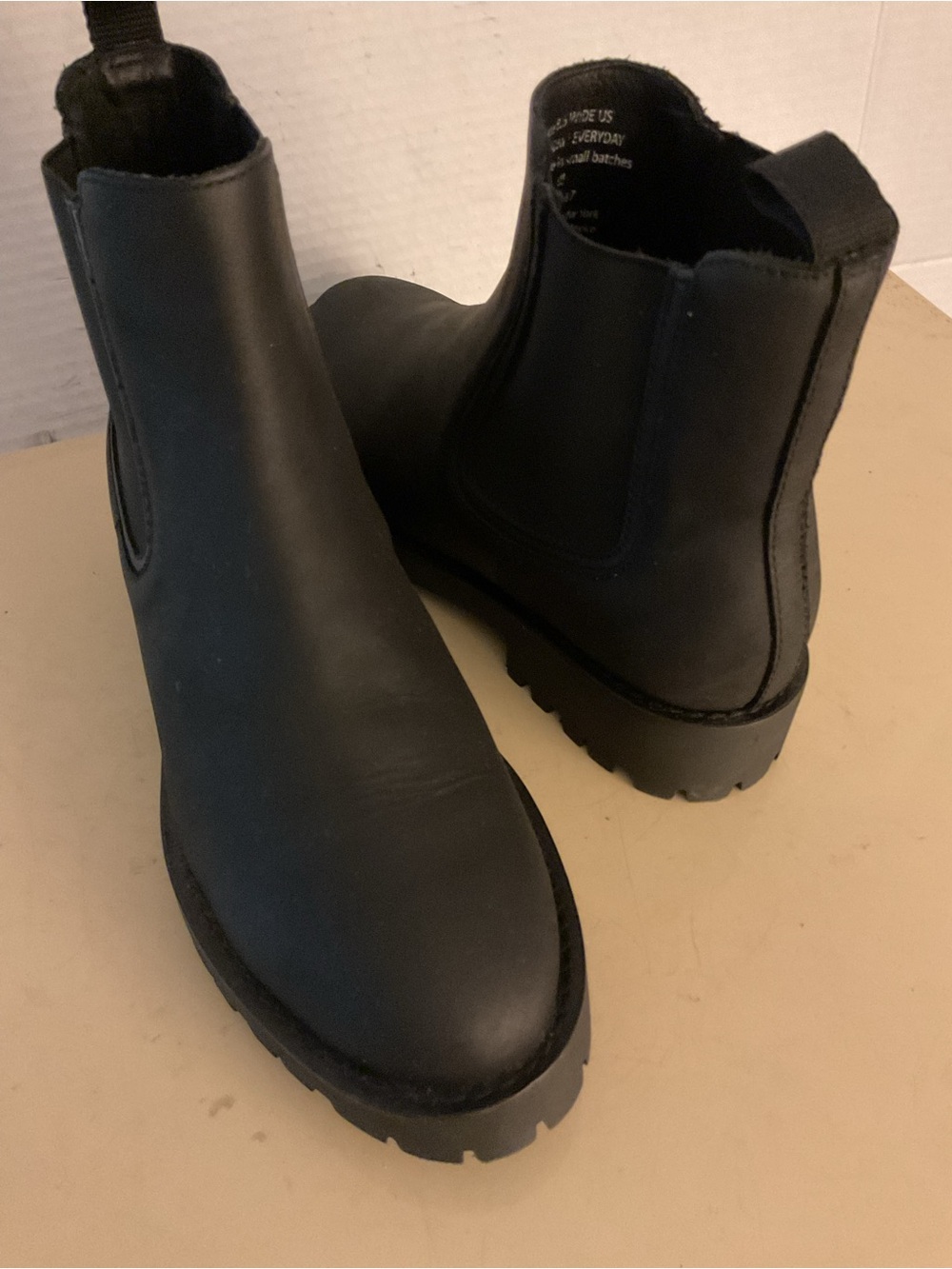 Thursday women black leather Chelsea heel boots US 8.5 Wide